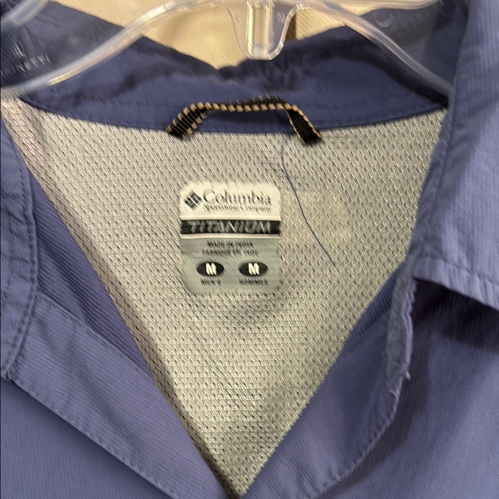 Columbia Blue Casual Button Down Shirt with Textured Collar